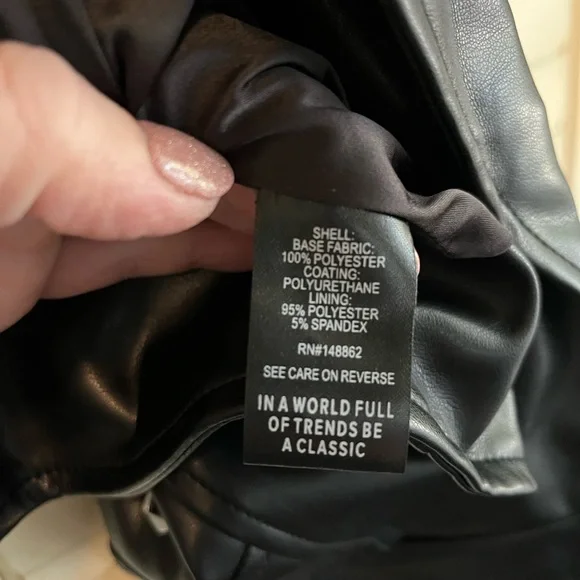 Torrid Faux Leather Moto Jacket. Super Soft! Size 2 (18-20) - Picture 3 of 4